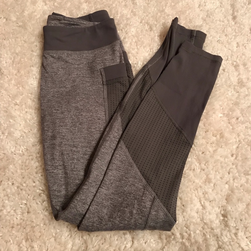 Ivivva Grey Leggings w/ side pockets and detailing